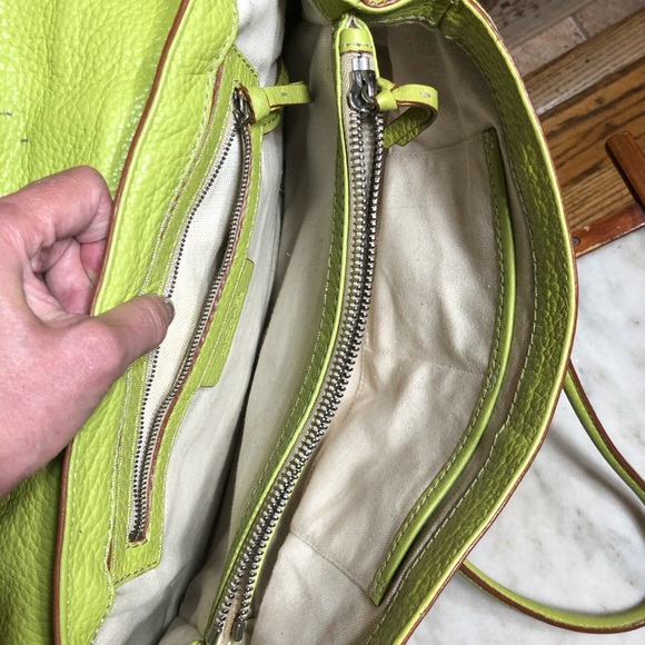 MICHAEL KORS CHARTREUSE GREEN PEBBLED LEATHER BAG - Picture 15 of 16